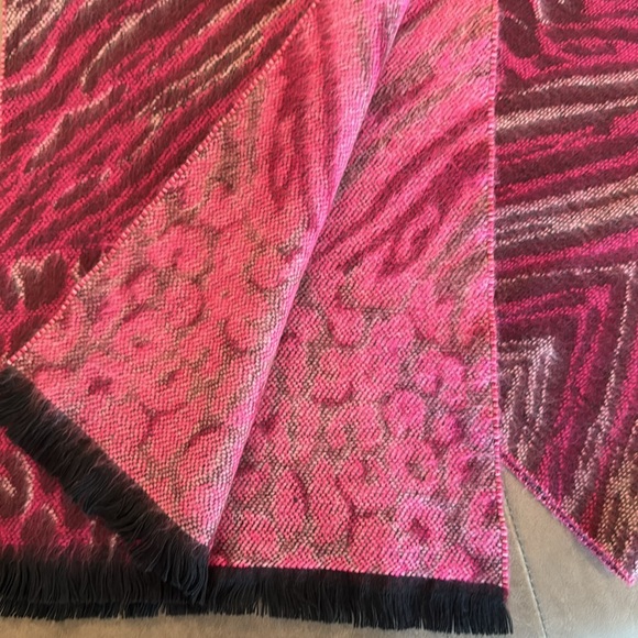 Vintage English Cashmere Hot Pink Animal Print Fringed Scarf 74”L x 12”W - Picture 6 of 9